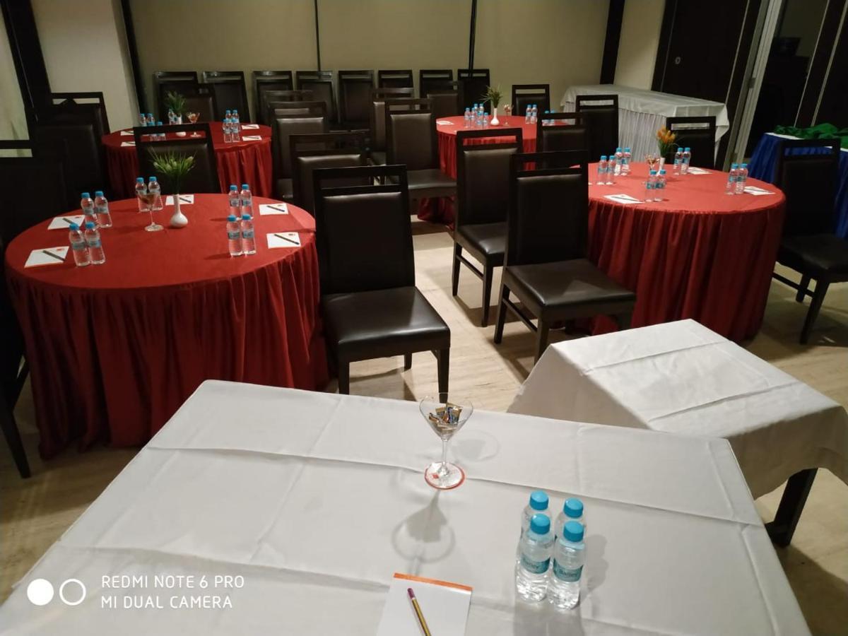 Tarawade Clarks Inn Pune Ngoại thất bức ảnh