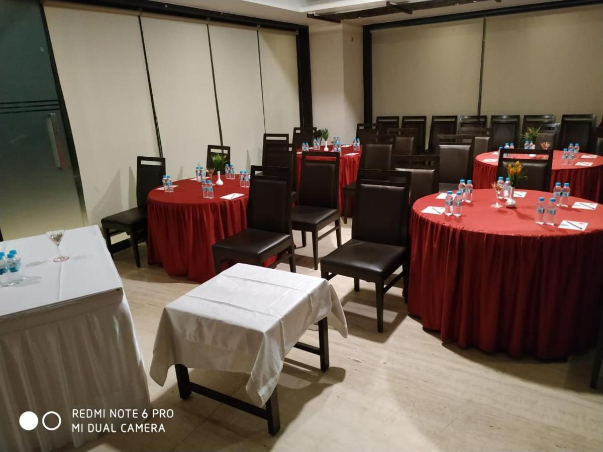 Tarawade Clarks Inn Pune Ngoại thất bức ảnh