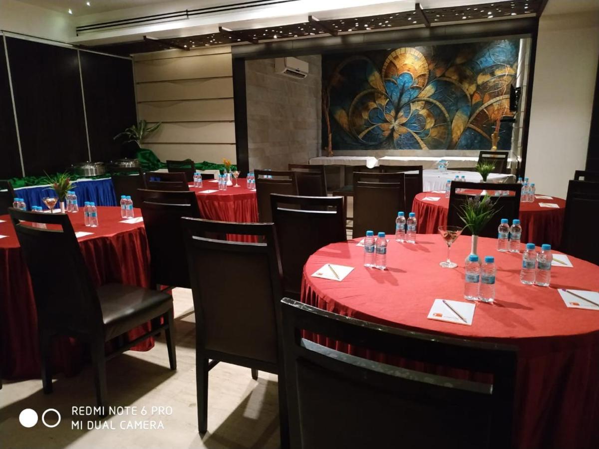 Tarawade Clarks Inn Pune Ngoại thất bức ảnh