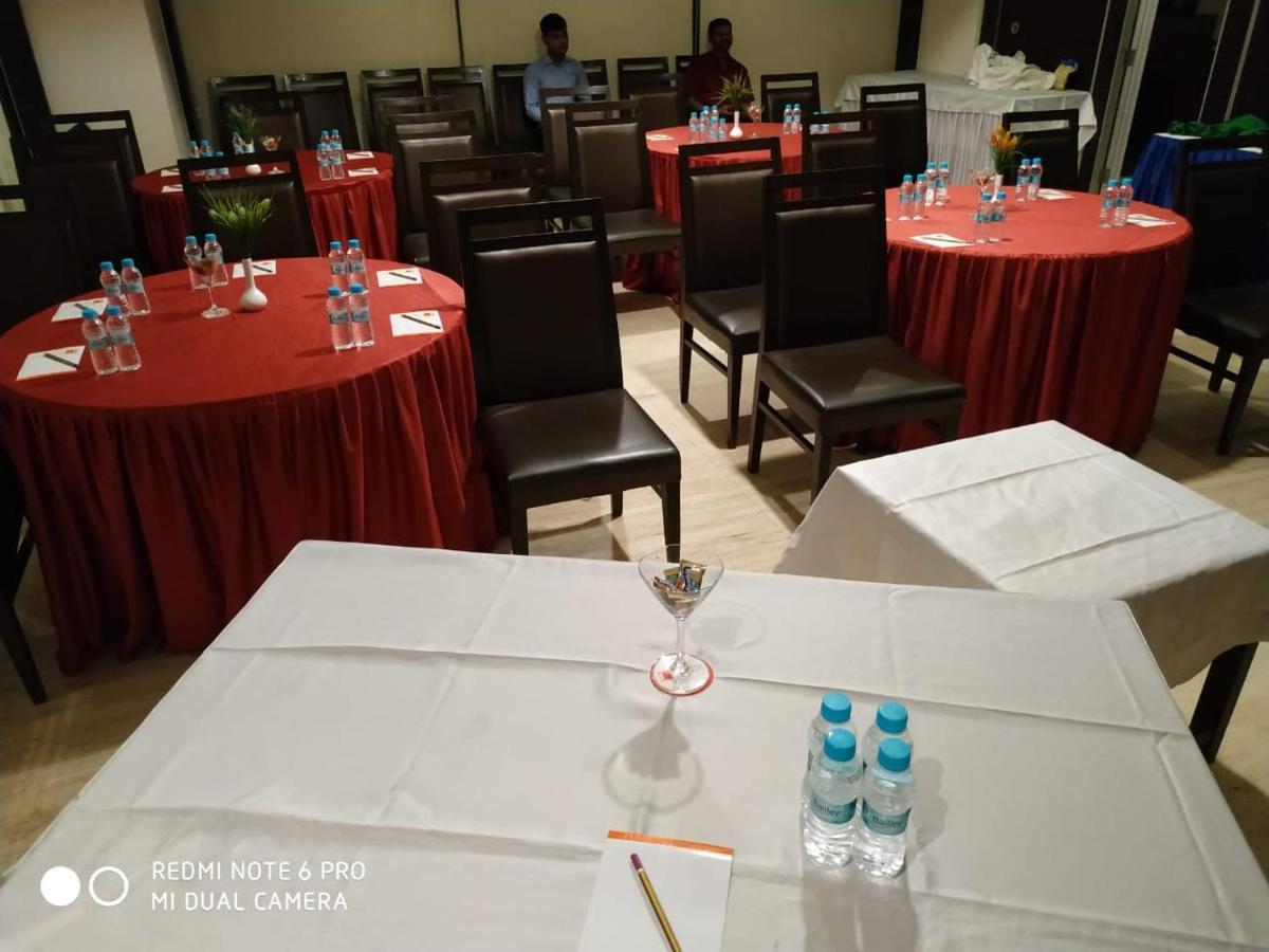 Tarawade Clarks Inn Pune Ngoại thất bức ảnh