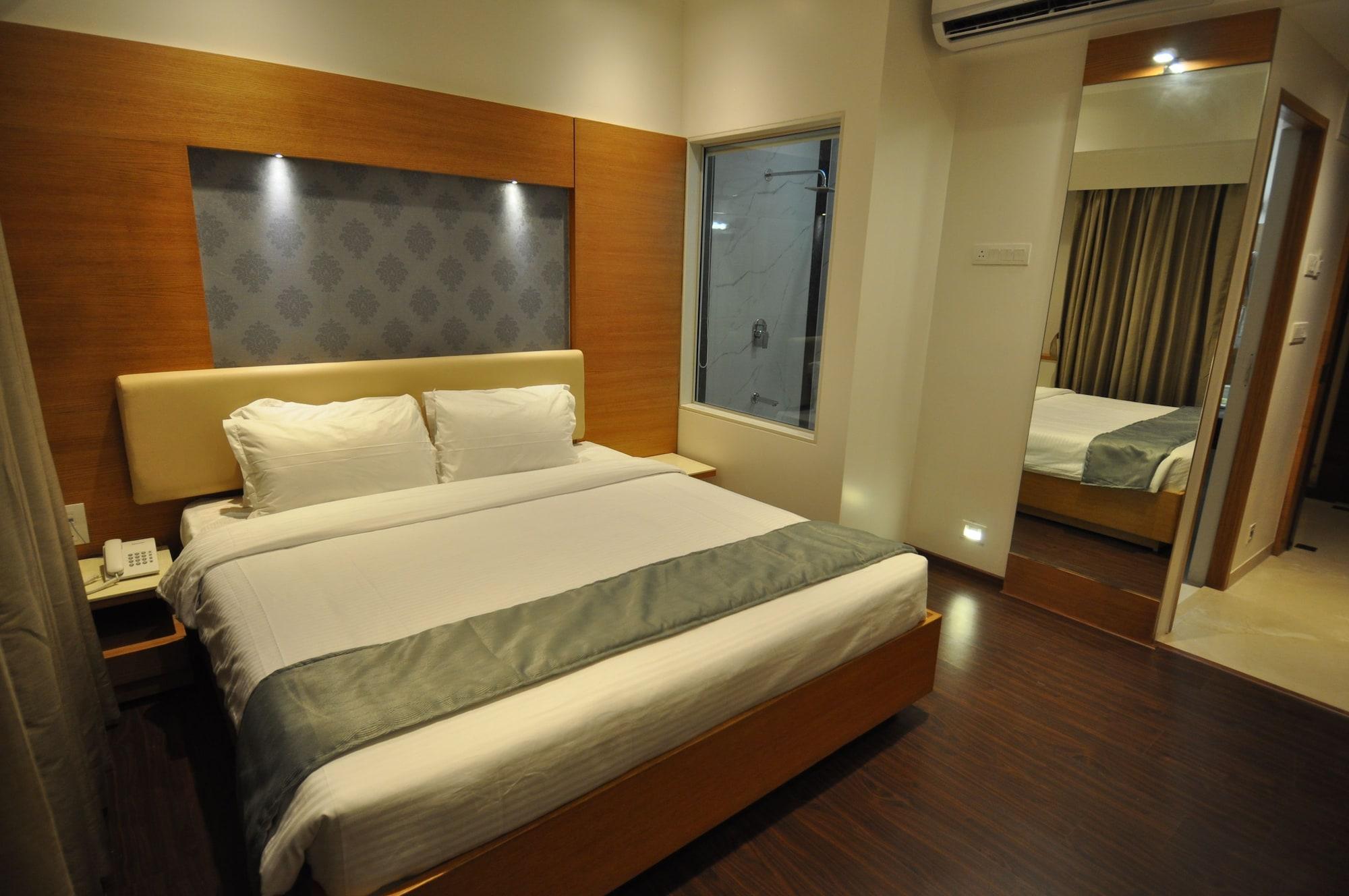 Tarawade Clarks Inn Pune Ngoại thất bức ảnh