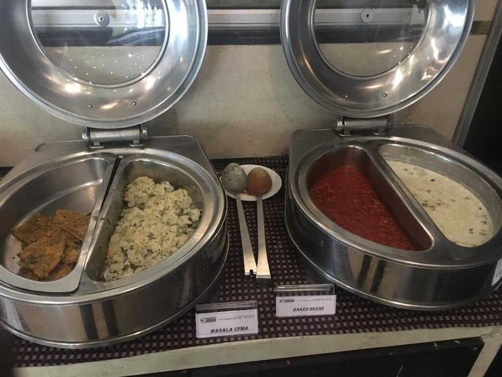 Tarawade Clarks Inn Pune Ngoại thất bức ảnh