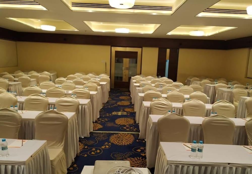 Tarawade Clarks Inn Pune Ngoại thất bức ảnh