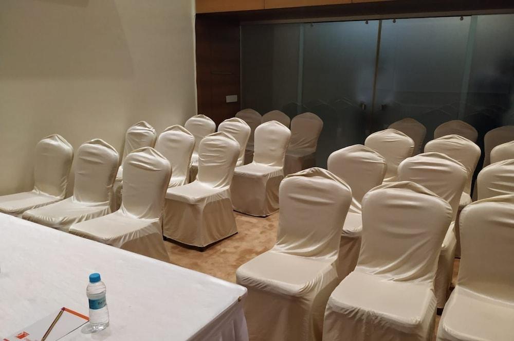 Tarawade Clarks Inn Pune Ngoại thất bức ảnh