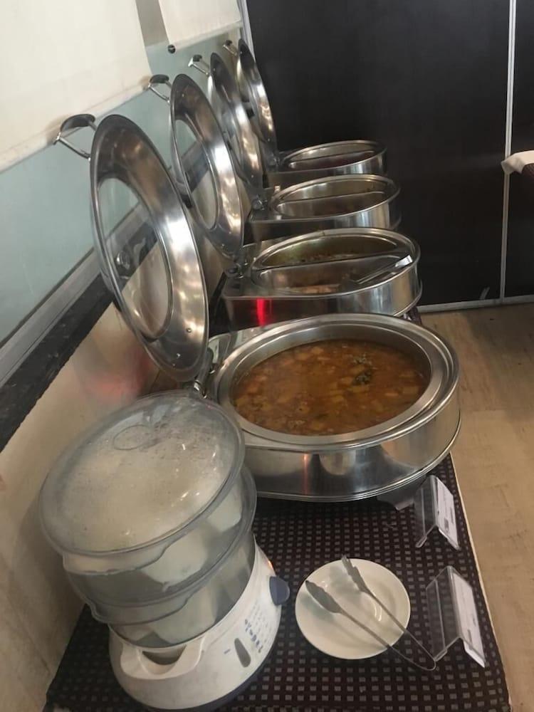 Tarawade Clarks Inn Pune Ngoại thất bức ảnh