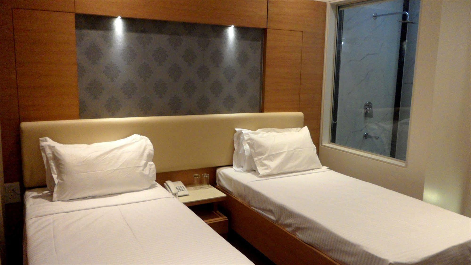 Tarawade Clarks Inn Pune Ngoại thất bức ảnh