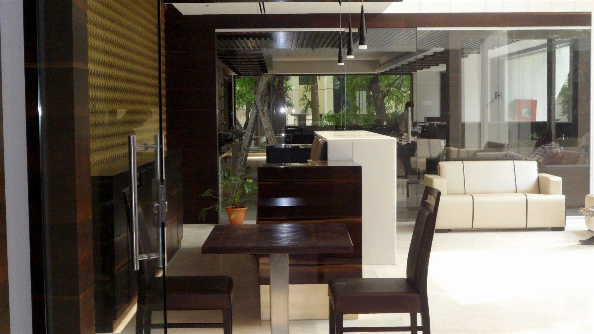 Tarawade Clarks Inn Pune Ngoại thất bức ảnh