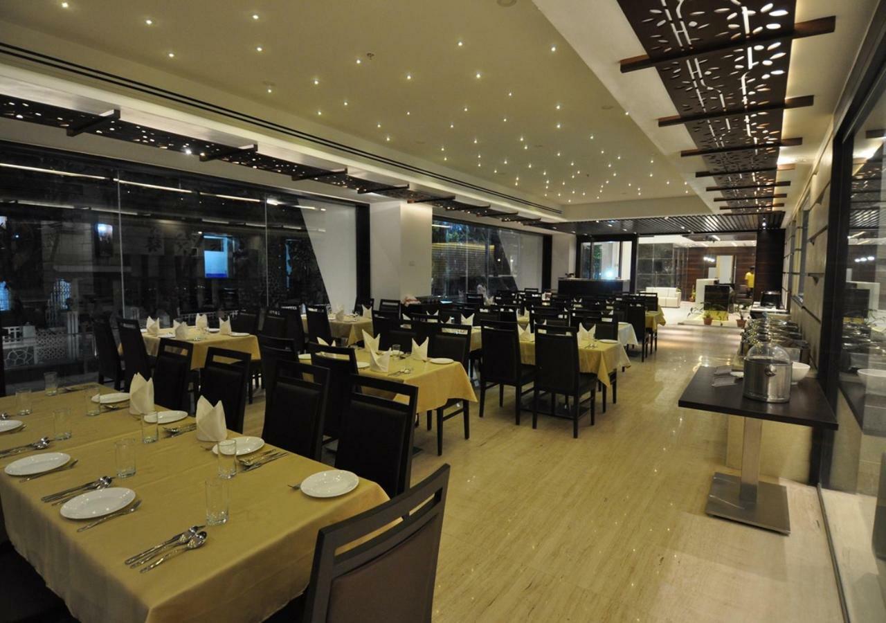 Tarawade Clarks Inn Pune Ngoại thất bức ảnh