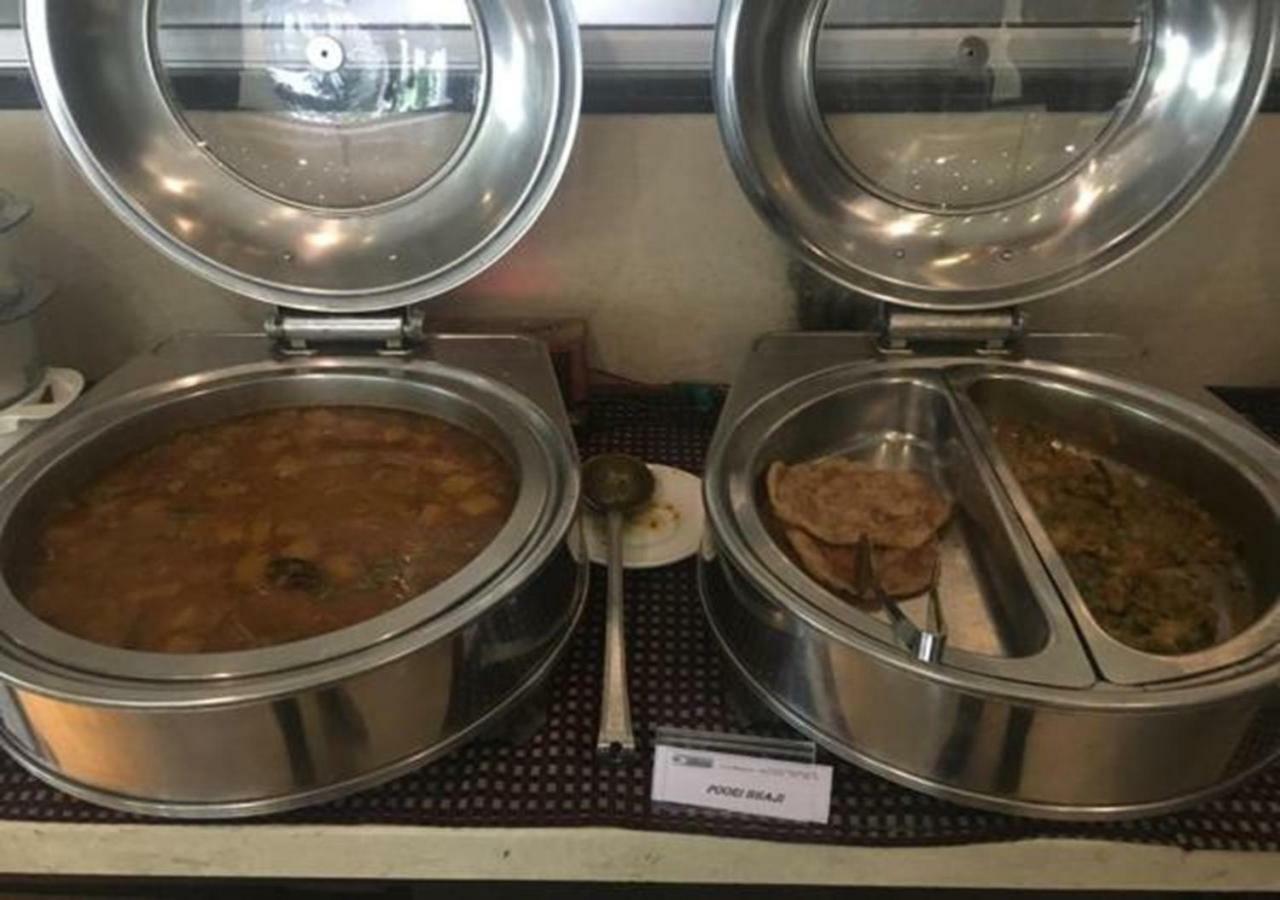 Tarawade Clarks Inn Pune Ngoại thất bức ảnh