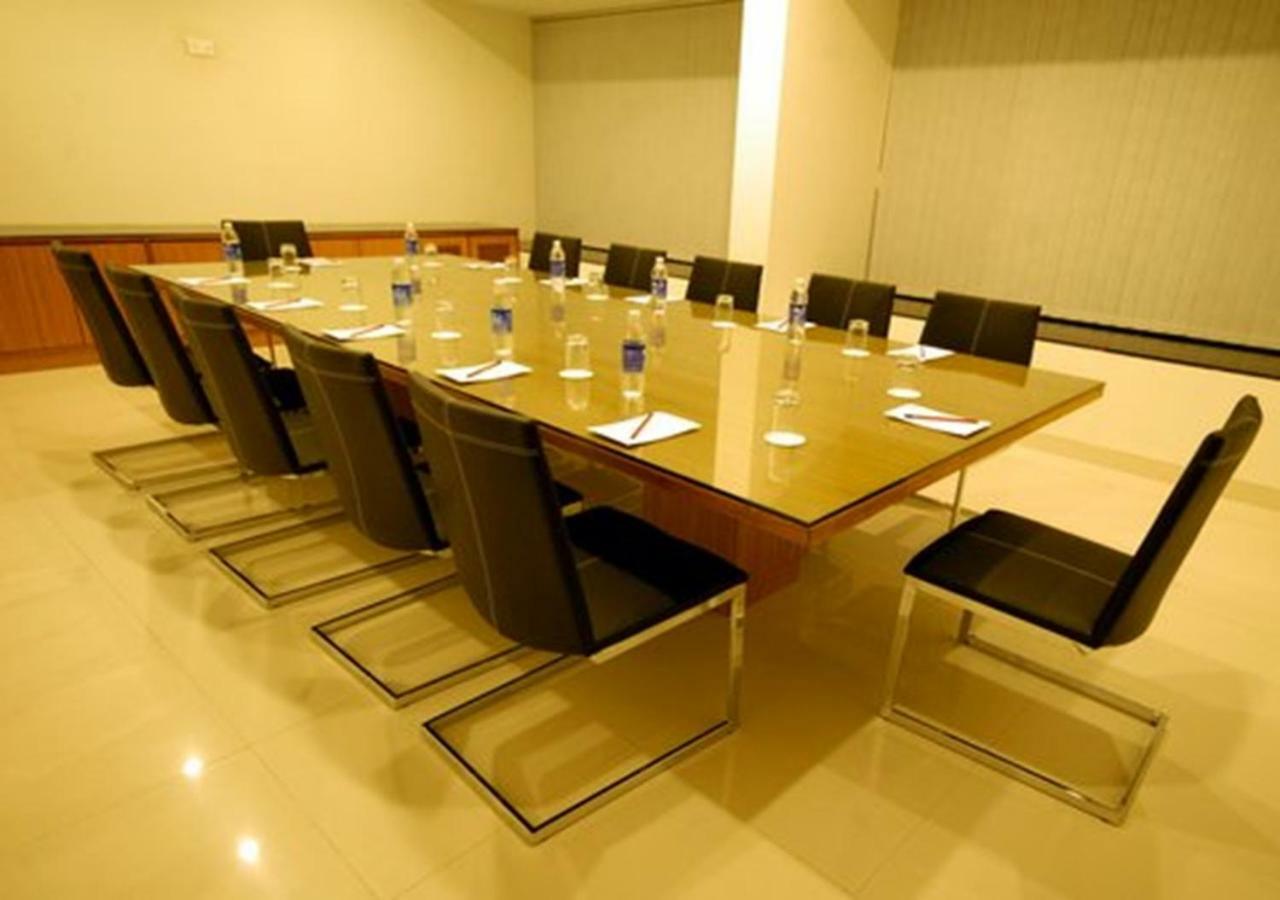 Tarawade Clarks Inn Pune Ngoại thất bức ảnh