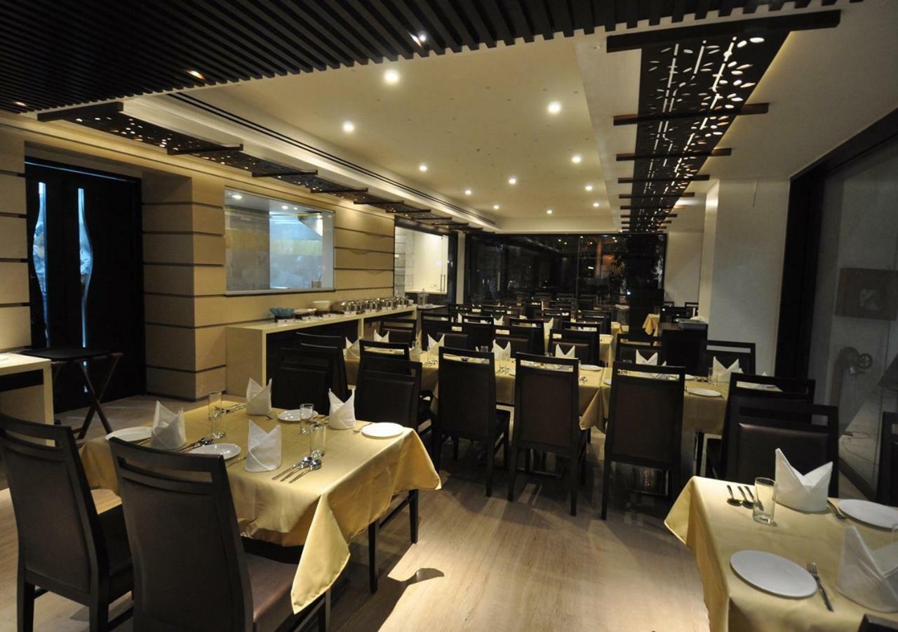 Tarawade Clarks Inn Pune Ngoại thất bức ảnh
