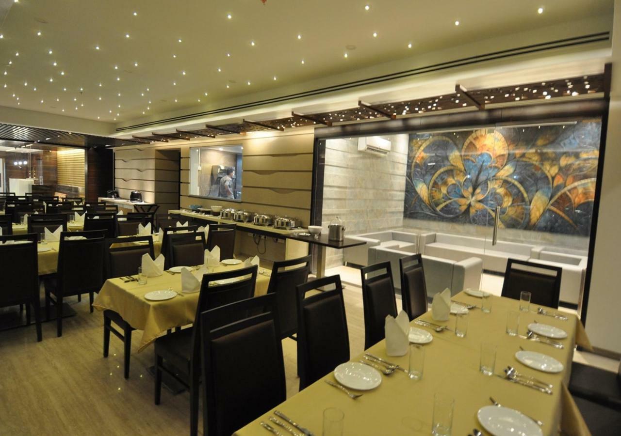 Tarawade Clarks Inn Pune Ngoại thất bức ảnh