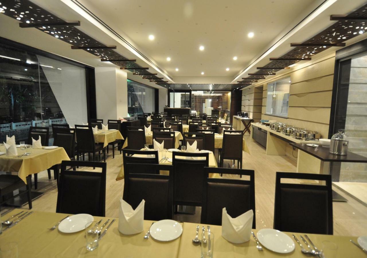 Tarawade Clarks Inn Pune Ngoại thất bức ảnh