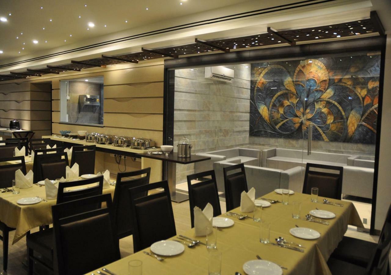 Tarawade Clarks Inn Pune Ngoại thất bức ảnh