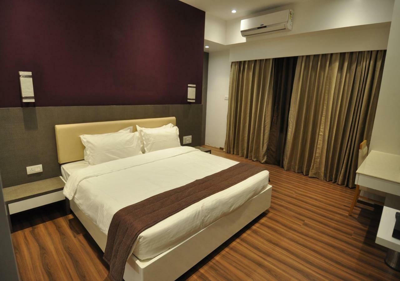 Tarawade Clarks Inn Pune Ngoại thất bức ảnh