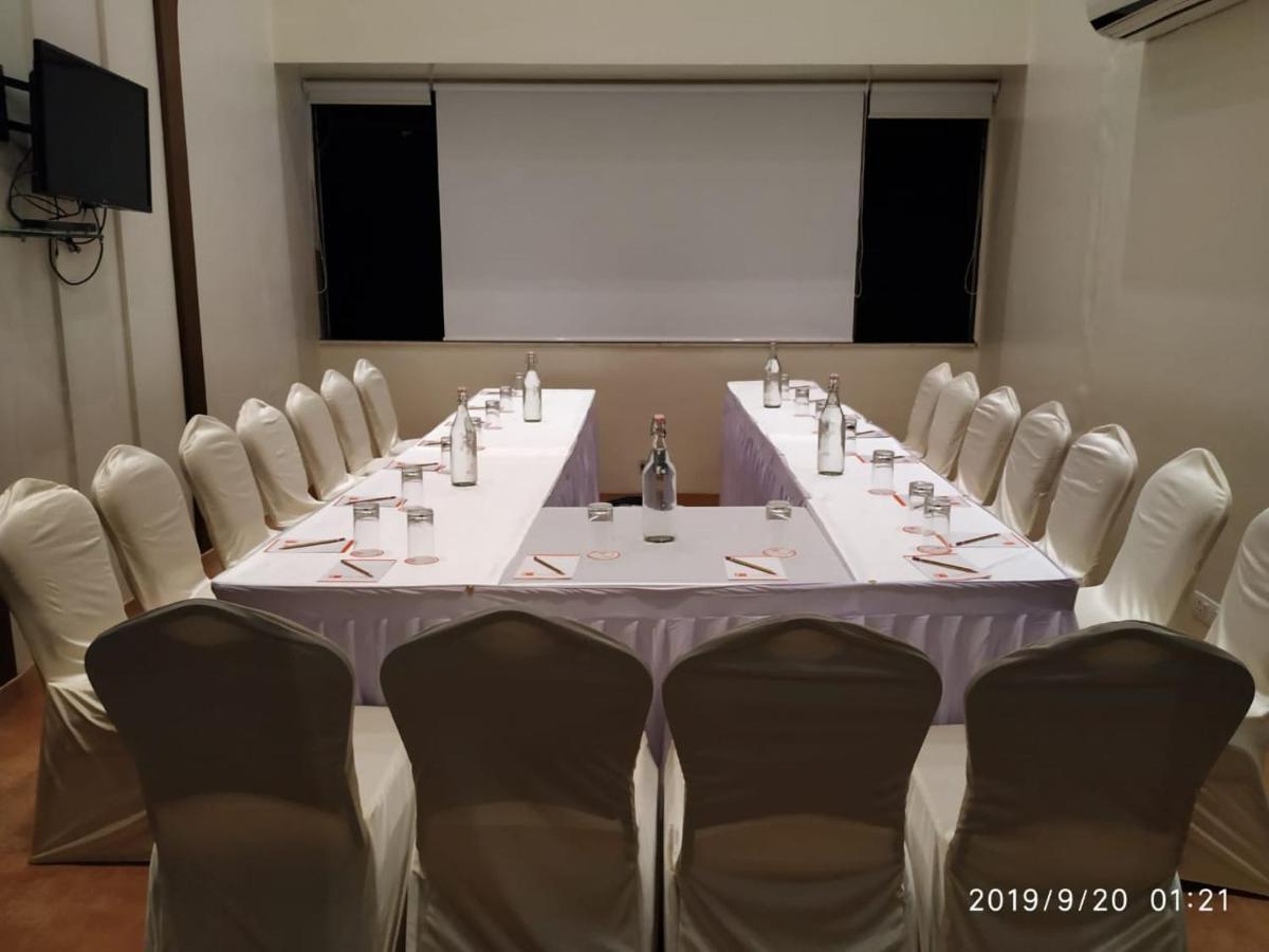 Tarawade Clarks Inn Pune Ngoại thất bức ảnh
